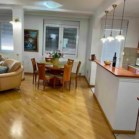Spacious In The City Center Of Διαμέρισμα *