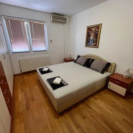 Spacious In The City Center Of * Σκόπια